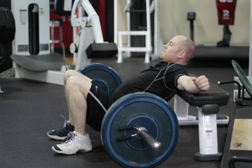 Hip thrust con barra — ejecución del ejercicio