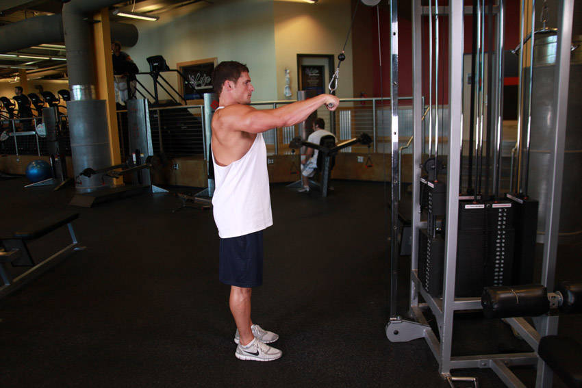 Pulldown con brazo recto — ejecución del ejercicio